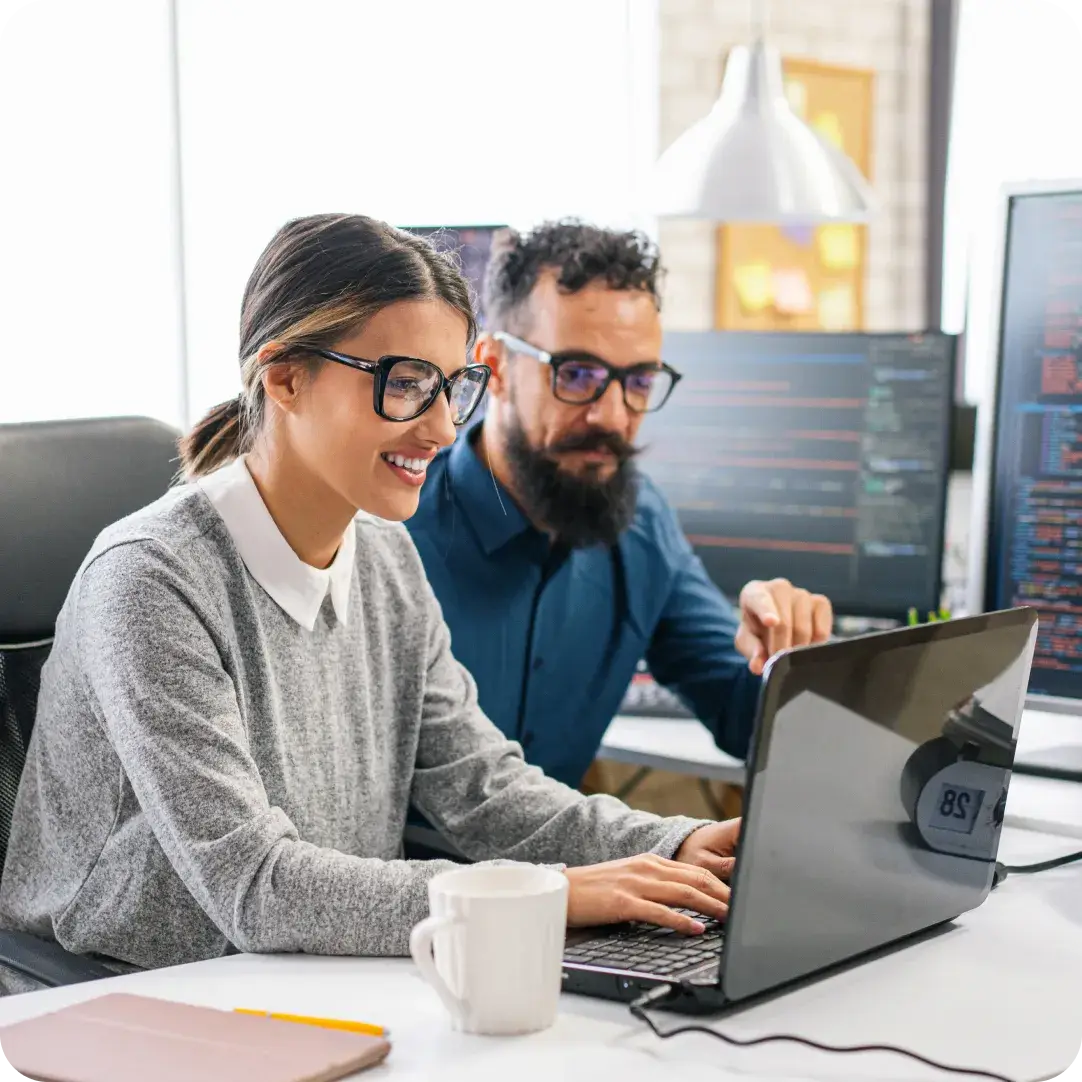 Two remote workers using trusted devices exploring Duo integrations and MSP partnerships